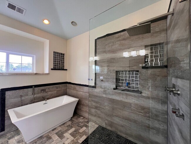 Building Photo - Large Beautiful Home off Toll Rd, South Reno