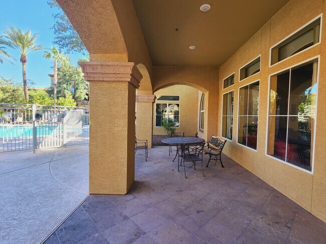 Building Photo - Lovely Parkside Townhome!