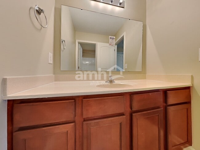 Building Photo - 760 Harvest Ridge Dr