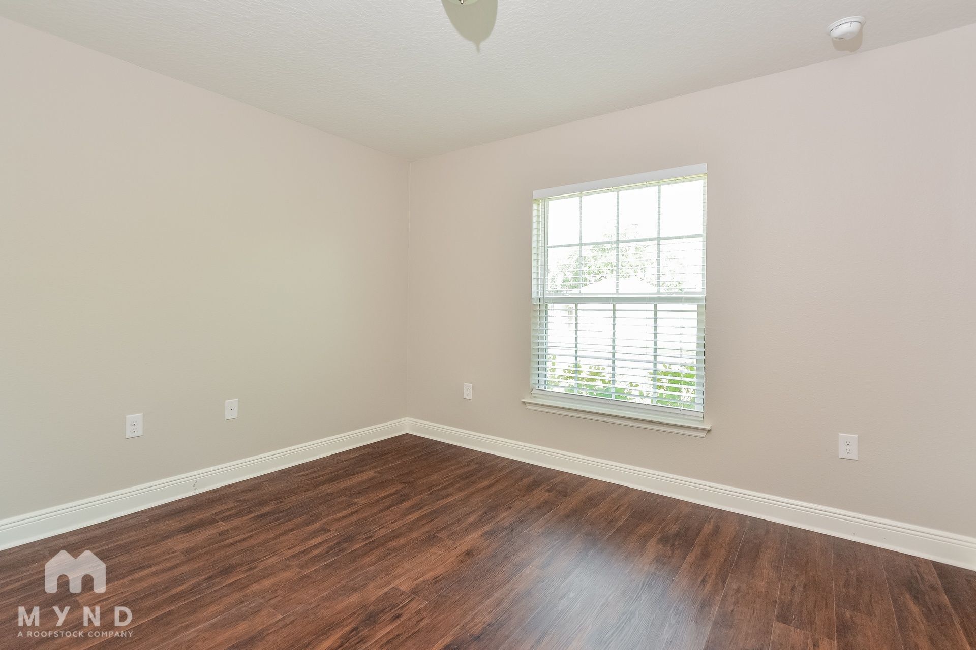 Building Photo - 1947 Angel Fish Loop