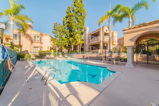 Building Photo - 3547 Cameo Dr