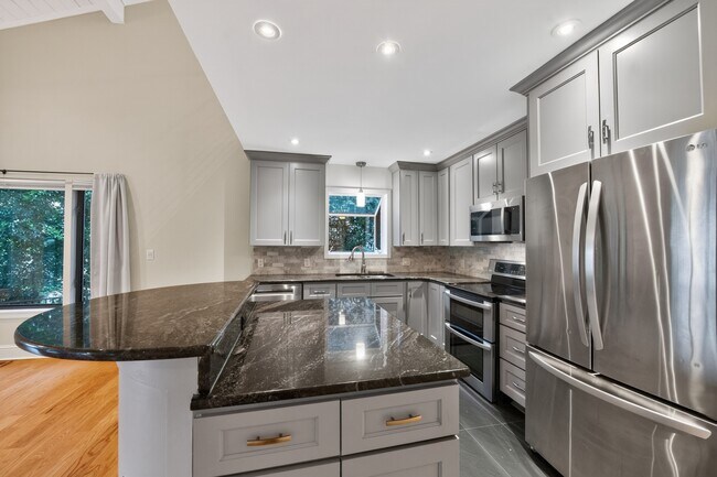 Building Photo - 745 Sagamore Dr