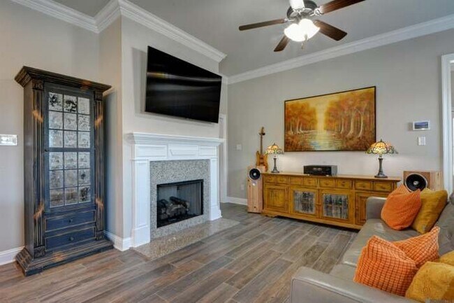 Building Photo - 6151 Lake Edge Dr