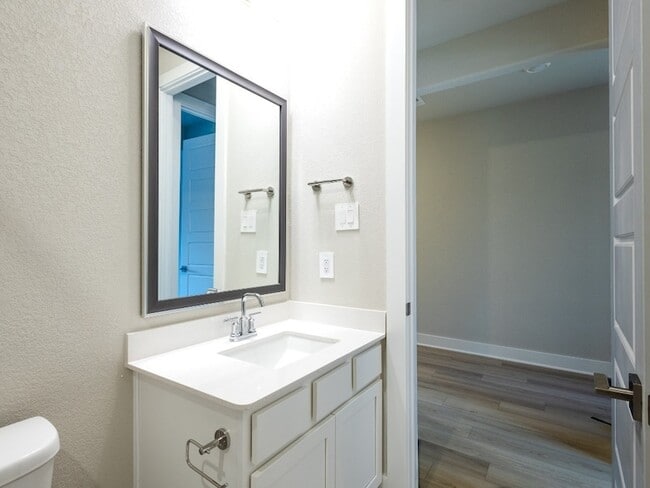 Building Photo - 2010 Bluff Oak Ct