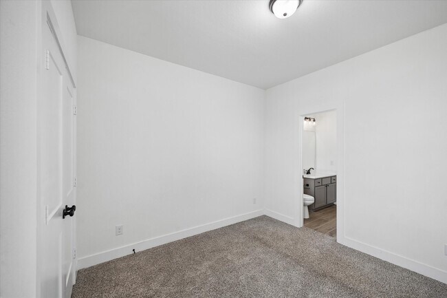 Building Photo - 12946 Rio Mariano Ln