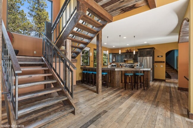 Building Photo - Charming 4 bedroom Home in Whitefish on 3 ...