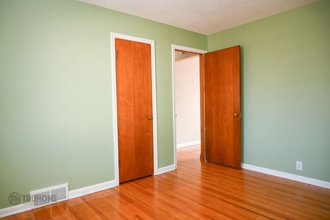 Building Photo - 4 Bed 2 Bath in Prime Location: Your Perfe...