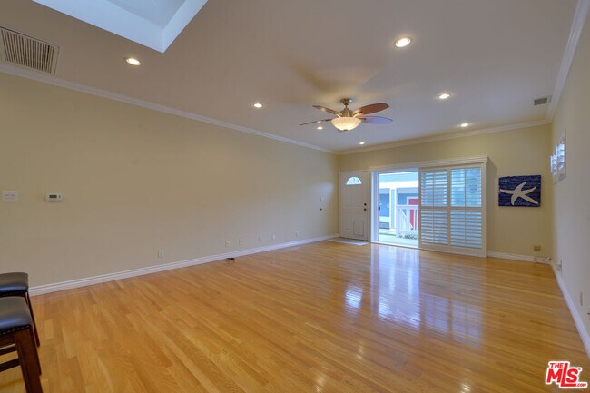 Building Photo - 1328 10th St