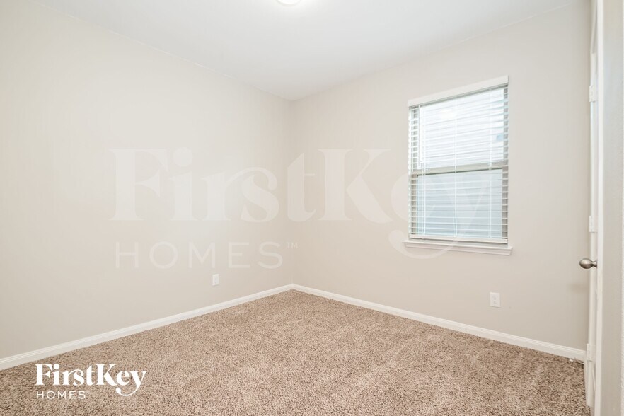 Building Photo - 14237 Stallion Ridge Dr