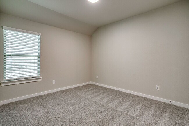 Building Photo - Brand New Build Near Alliance Airport!