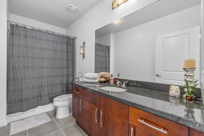 Building Photo - 300 S Australian Ave