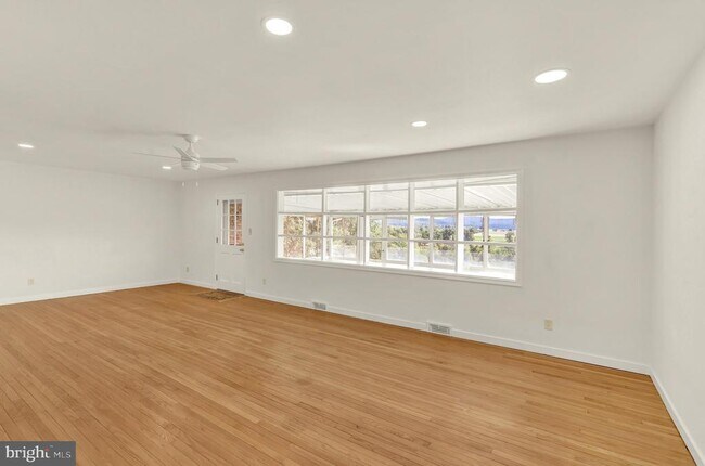 Building Photo - 13 Lupine Ln