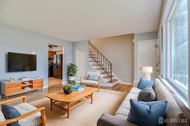 Building Photo - 345 Lincoln Blvd