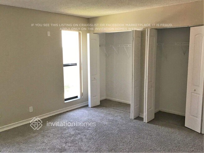 Building Photo - 10226 SW 49th Pl