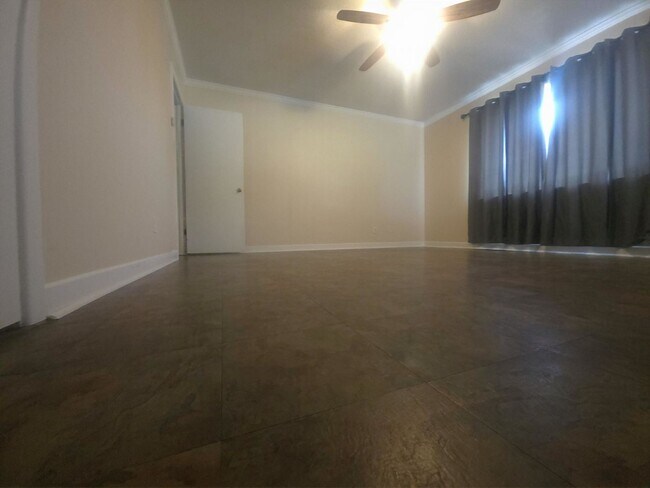 Building Photo - Charming 3-Bedroom Home for Rent – Spacious Backyard & Quiet Neighborhood!