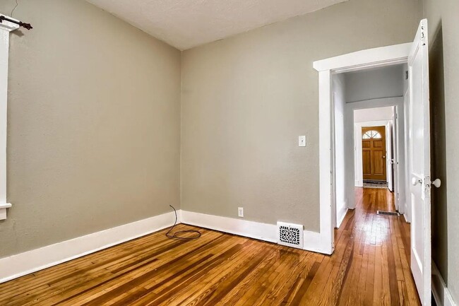 Building Photo - Charming 3-Bedroom Bungalow with Oversized...