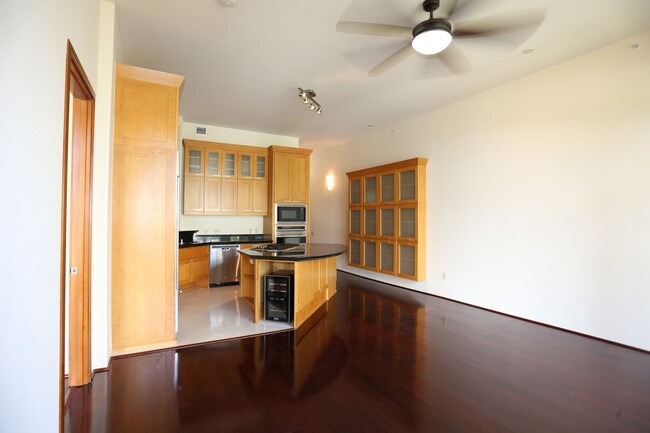 Building Photo - Loft at Waikiki - 2 Bdrm/2 Bath/2 Prkg - $...