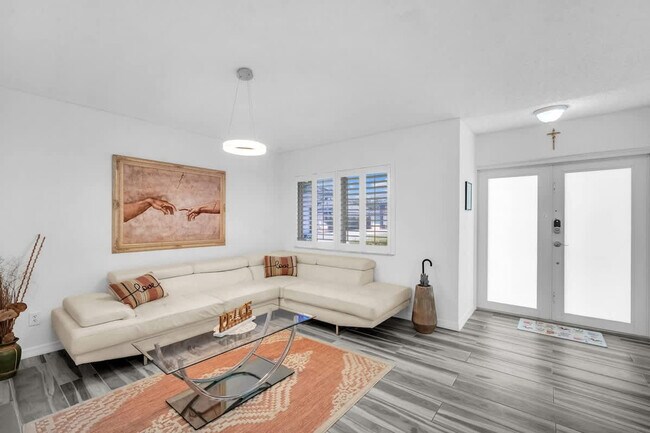 Building Photo - 909 NW 135th Ct