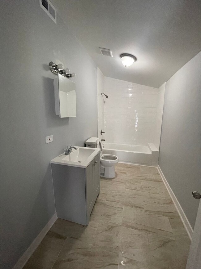 Building Photo - Completely renovated 4/2 Single Family home ! Available now!