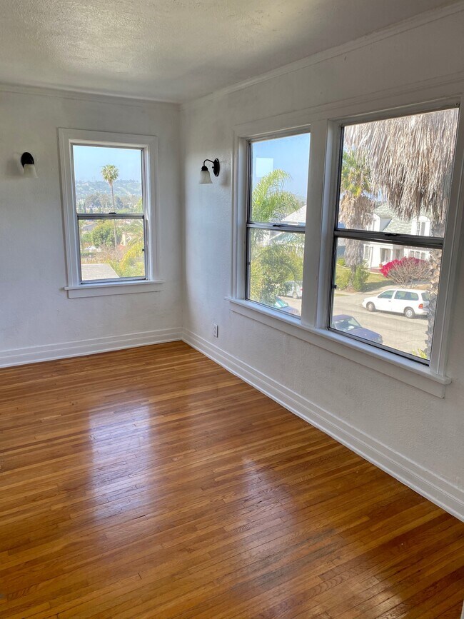 Building Photo - 1916 S Longwood Ave