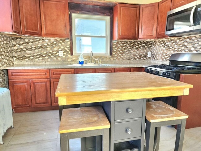 Building Photo - 24 Cator Ave