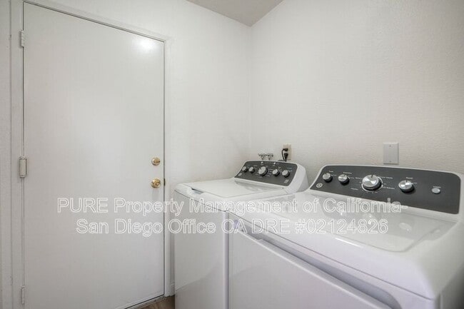 Building Photo - 3540 Roselle Ave
