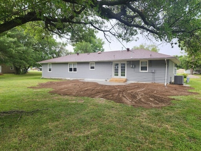Building Photo - Very Nice 3 Bedroom home in great location!