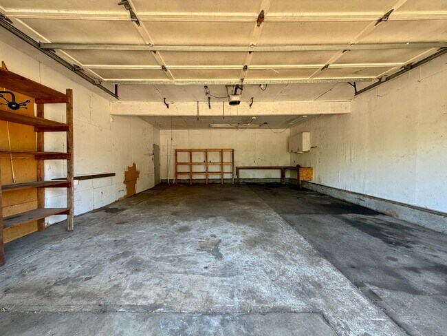 Building Photo - 8020 N St Johns Ave
