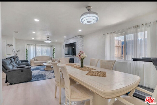 Building Photo - 7701 Baird Ave