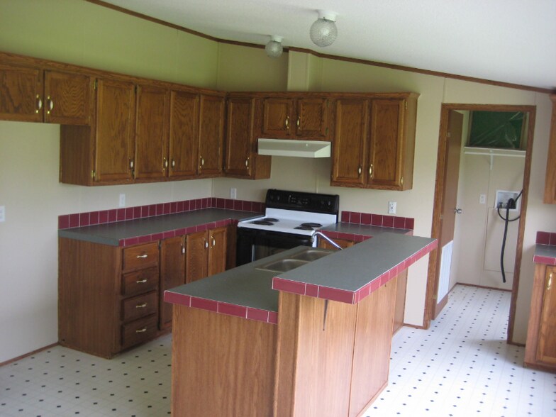 Building Photo - 124 Angie Dr