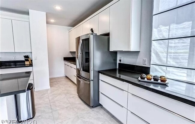 Building Photo - 817 Piermont court