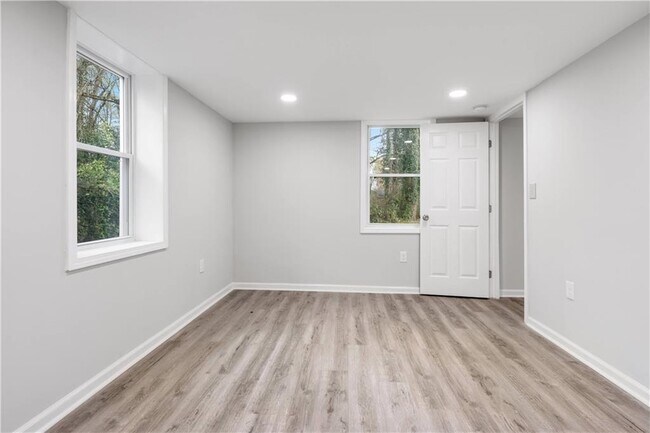 Building Photo - 1357 Plaza Ave SW