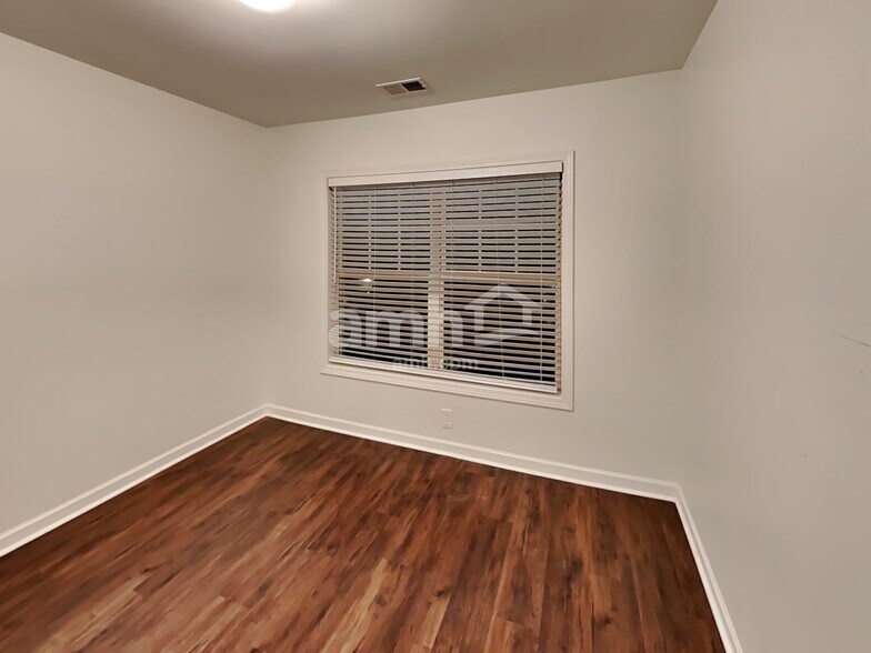 Building Photo - 308 Downing Creek Trl