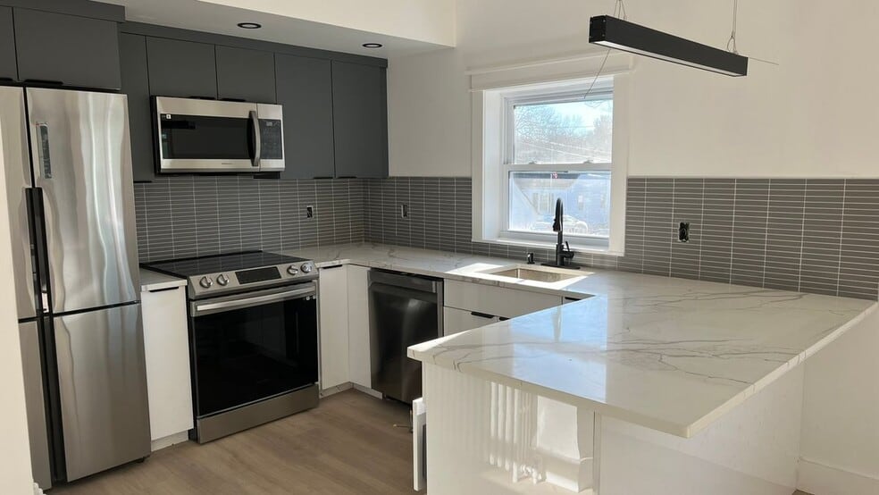 Building Photo - 58 Caldwell St