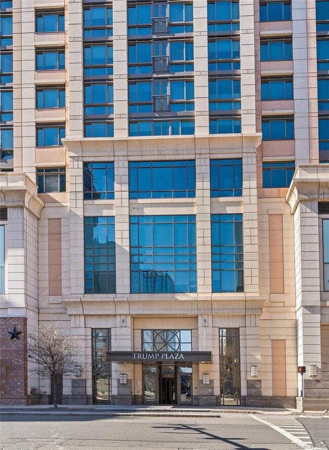 Building Photo - 175 Huguenot St