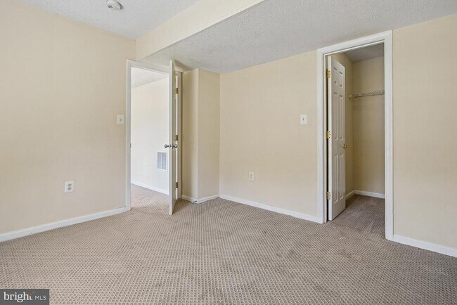 Building Photo - 14677 Cloverdale Rd