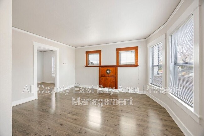Building Photo - 1015 47th St