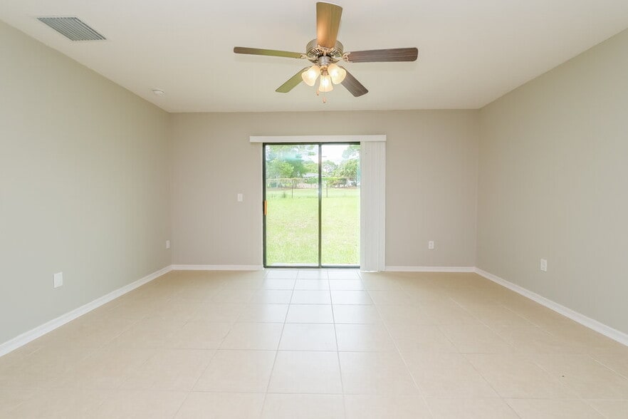 Building Photo - 8349 Silverbell Loop
