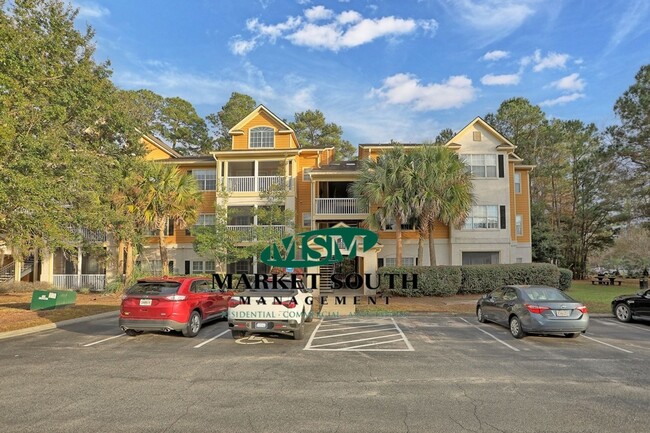 Building Photo - STUNNING GATED COMMUNITY CONDO ON WHITEMAR...