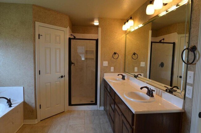 Building Photo - 4916 Sarah's Way