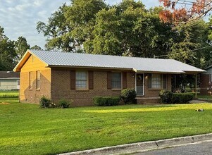 Building Photo - 3 Bed/2 Bath Brick Home- Under Renovations