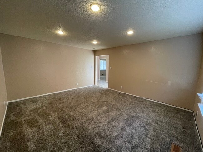 Building Photo - Pittsburg 3 bed/2 bath single family house for rent