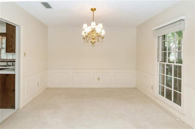 Building Photo - 1005 Westbury Dr