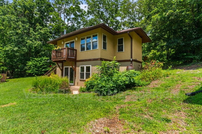 Building Photo - 10 Wellspring Ln