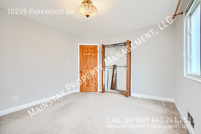 Building Photo - 10239 Parkwood Dr