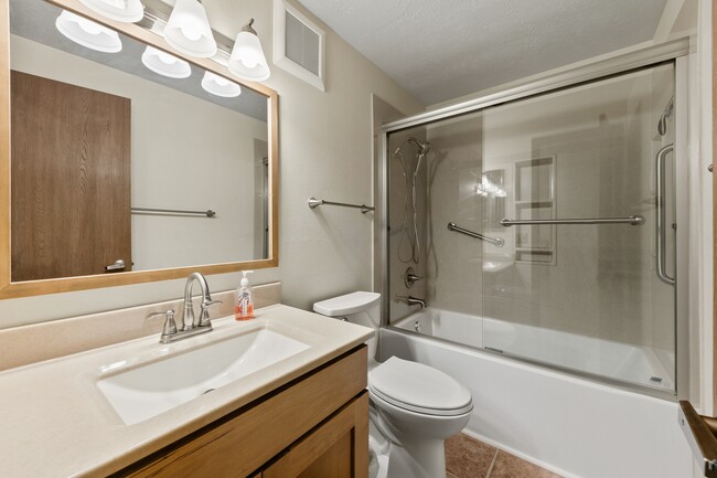 Building Photo - 2822 Hager Ln