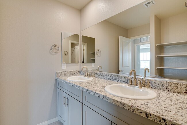 Building Photo - BEAUTIFUL 4BEDROOM 2.5 BATH HOME IN CADENCE * COMING SOON *