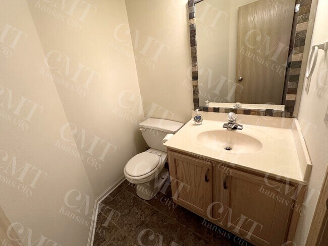 Building Photo - 8027 N Elmwood Ave