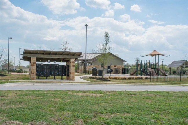 Building Photo - 2204 Bettylou Ln