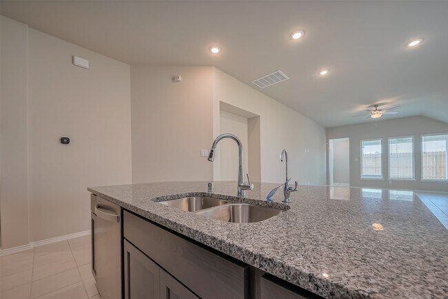 Building Photo - 31953 Retama Rnch Dr